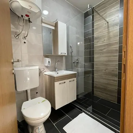 Braca Kovacevic شقة *